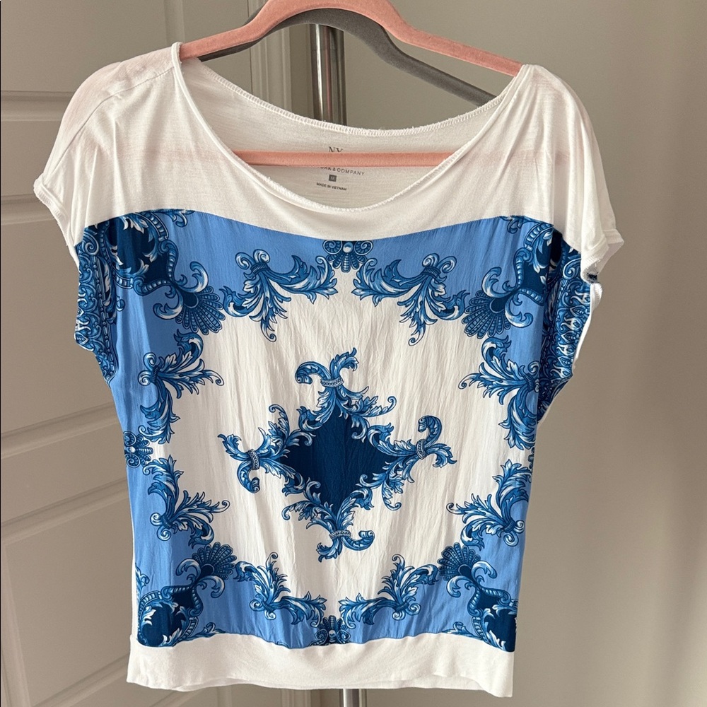 New York & Company White and Blue Printed Short Sleeve Top